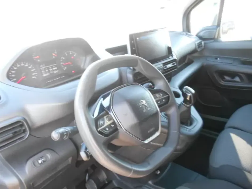 Peugeot 2020 - 13500 EUR, 168912 km - AUTO.MOTO.pt - 168912km - foto 9 de 10