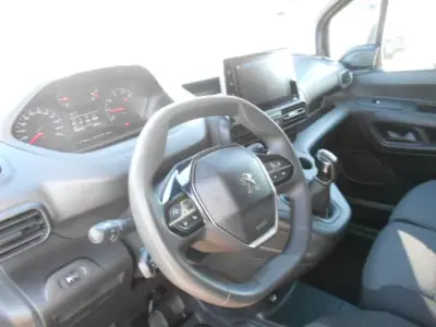 Peugeot 2020 - 13500 EUR, 168912 km - AUTO.MOTO.pt - 168912km - foto 9 de 10