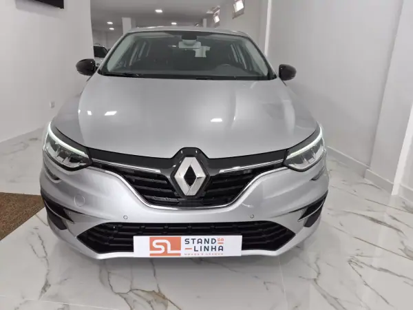 Renault Mégane Sport Tourer 2024 - 23500 EUR, 40782 km - AUTO.MOTO.pt - 40782km - foto 4 de 21