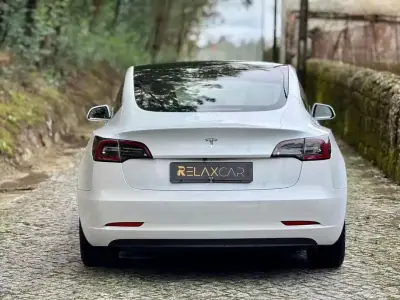 Tesla Model 3 2020 - 22000 EUR, 101000 km - AUTO.MOTO.pt - 101000km - foto 5 de 17