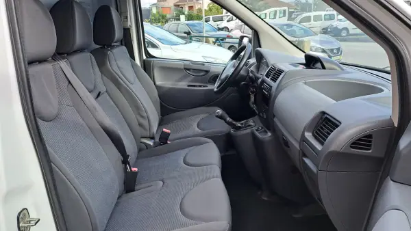 Citroën Jumpy 2012 - 8900 EUR, 361065 km - AUTO.MOTO.pt - 361065km - foto 13 de 23