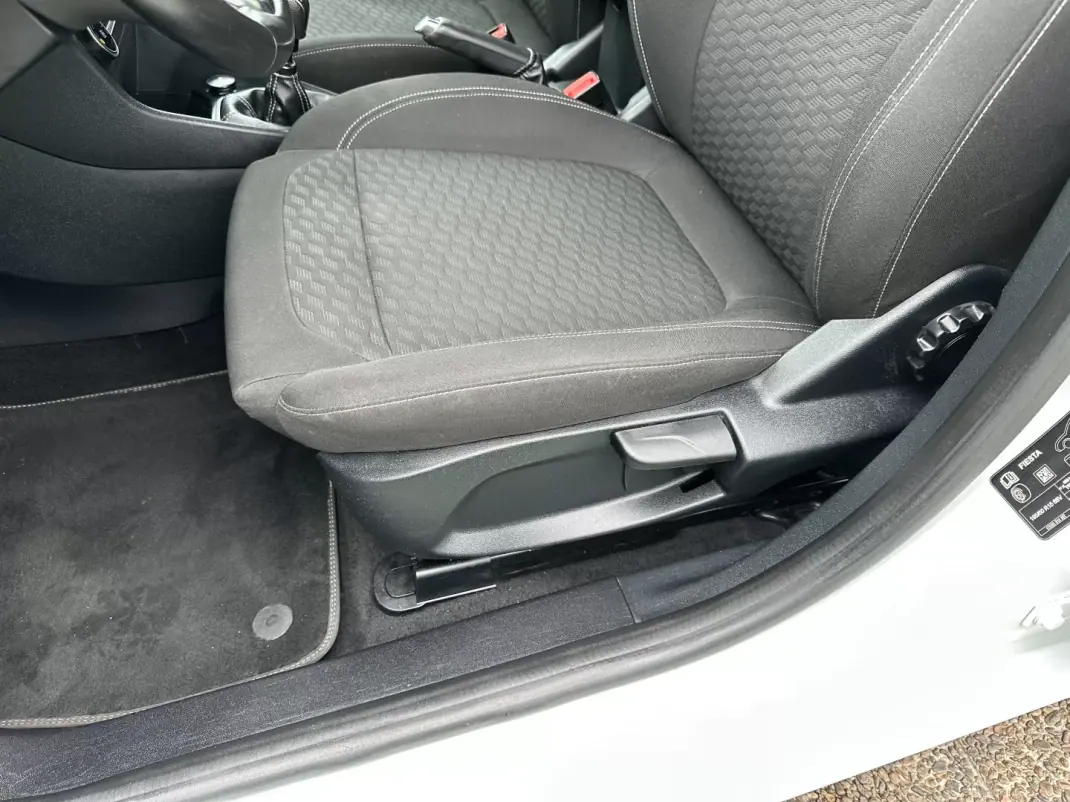 Ford Fiesta 2022 - 15200 EUR, 120000 km - 120000km - foto 33 de 57