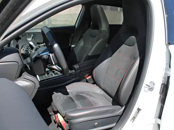 Mercedes-Benz A 180 2023 - 30990 EUR, 60412 km - AUTO.MOTO.pt - 60412km - foto 11 de 31