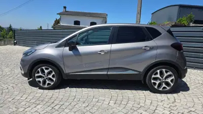 Renault Captur 2018 - 13990 EUR, 85000 km - AUTO.MOTO.pt - 85000km - foto 2 de 23