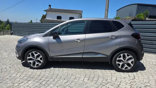 Renault Captur 2018 - 13990 EUR, 85000 km - AUTO.MOTO.pt - 85000km - foto 2 de 23