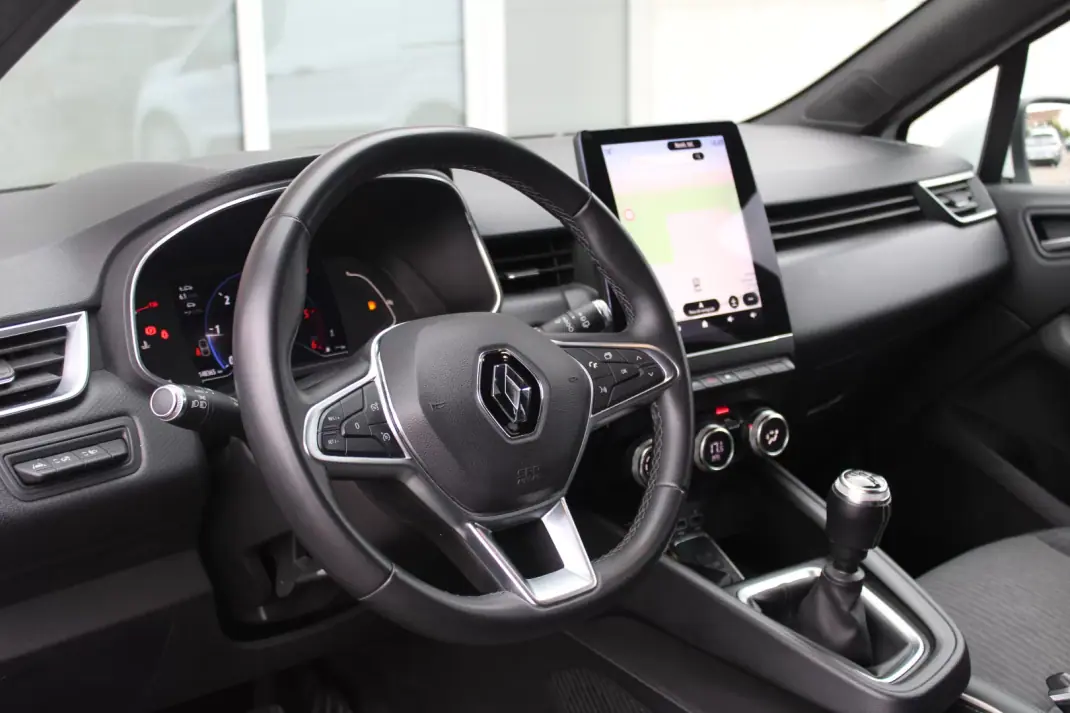 Renault Clio 2021 - 15990 EUR, 117000 km - AUTO.MOTO.pt - 117000km - foto 18 de 29