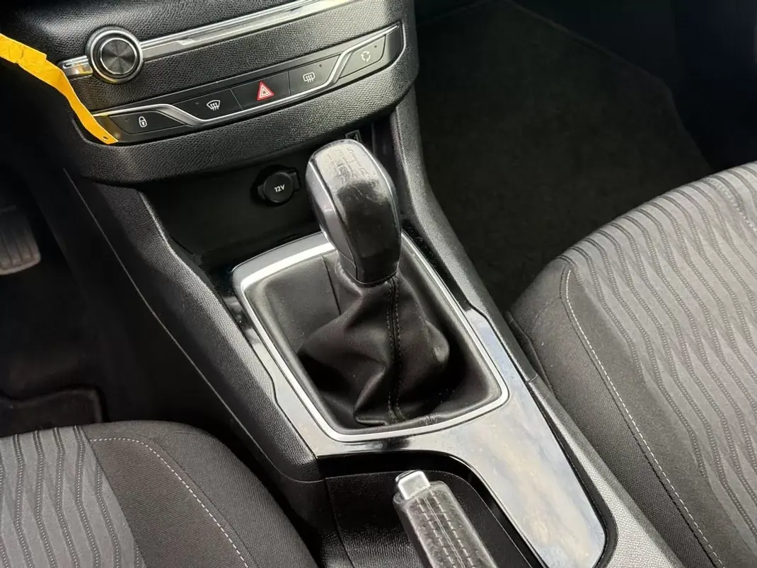 Peugeot 308 SW 2014 - 8950 EUR, 160000 km - AUTO.MOTO.pt - 160000km - foto 11 de 25