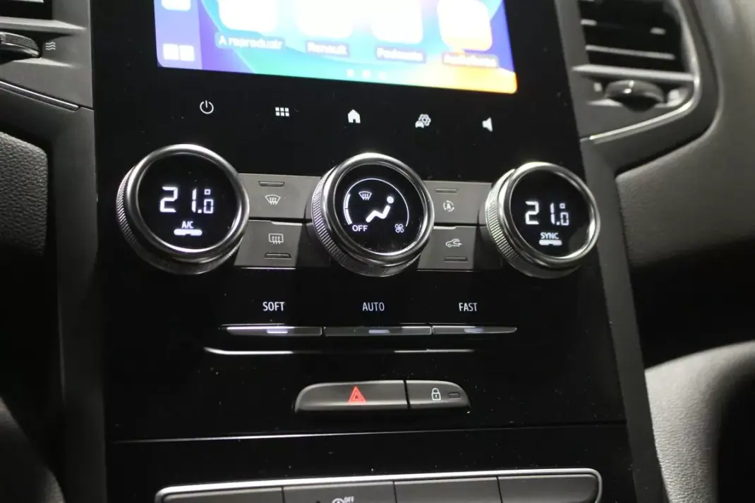 Renault Mégane Sport Tourer 2021 - 15290 EUR, 168000 km - AUTO.MOTO.pt - 168000km - foto 26 de 30