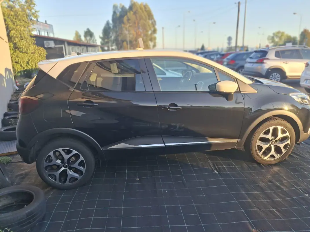 Renault Captur 2019 - 13950 EUR, 89099 km - 89099km - foto 11 de 16