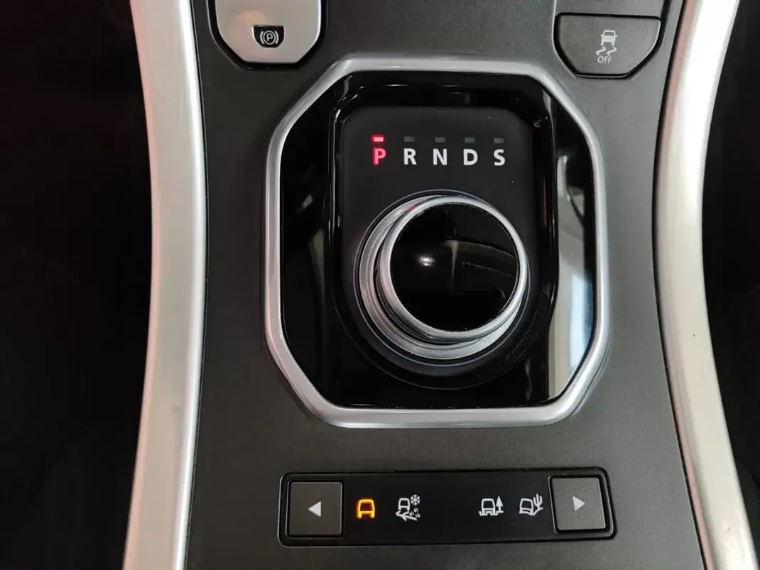 Land Rover Range Rover Evoque 2016 - 22750 EUR, 86400 km - AUTO.MOTO.pt - 86400km - foto 30 de 35