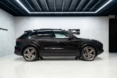 Porsche Cayenne 2023 - 89950 EUR, 40000 km - AUTO.MOTO.pt - 40000km - foto 8 de 59