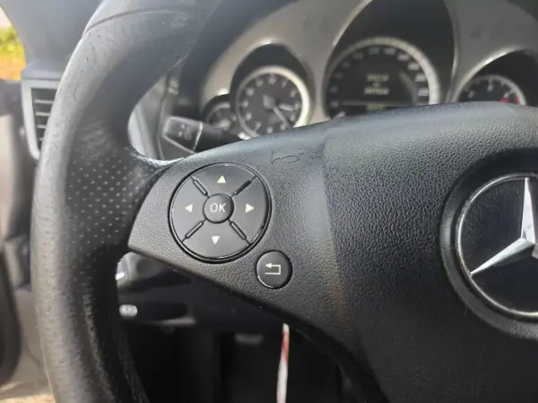 Mercedes-Benz E 220 2010 - 15499 EUR, 202000 km - AUTO.MOTO.pt - 202000km - foto 29 de 35