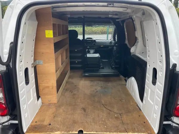 Citroën Berlingo 1.6 HDi Longa 2019 - 11750 EUR, 106000 km - AUTO.MOTO.pt - 106000km - foto 26 de 30