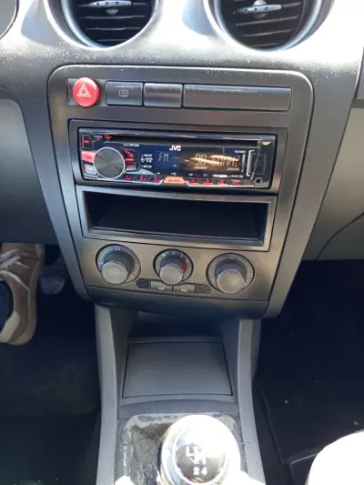 SEAT Ibiza 2006 - 4990 EUR, 144800 km - AUTO.MOTO.pt - 144800km - foto 9 de 10