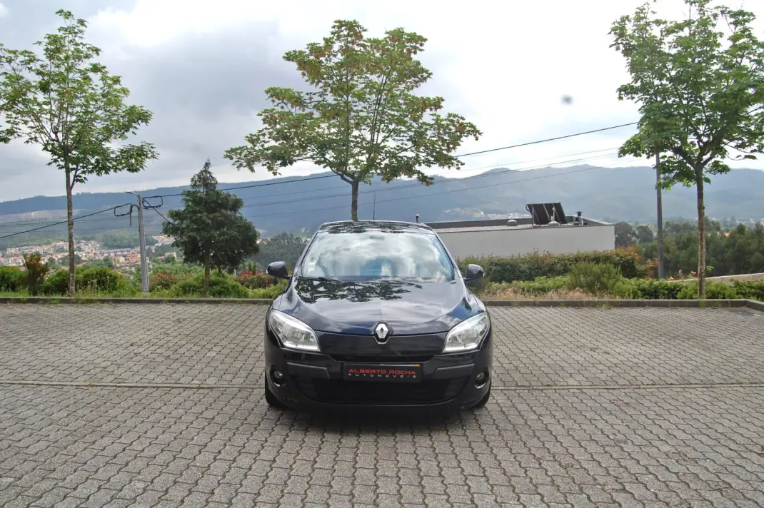 Renault Mégane 2010 - 5500 EUR, 197500 km - AUTO.MOTO.pt - 197500km - foto 2 de 9