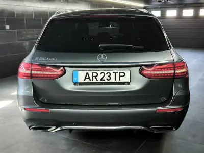 Mercedes-Benz E 300 2022 - 35950 EUR, 122245 km - AUTO.MOTO.pt - 122245km - foto 11 de 43