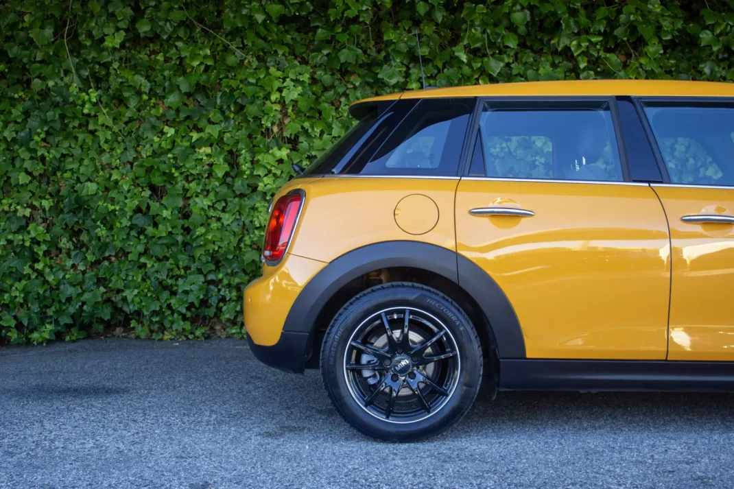 MINI One 2015 - 11900 EUR, 194500 km - AUTO.MOTO.pt - 194500km - foto 4 de 18
