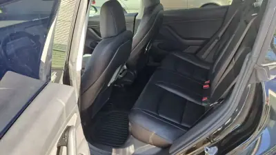 Tesla Model 3 2019 - 22500 EUR, 113000 km - AUTO.MOTO.pt - 113000km - foto 34 de 53