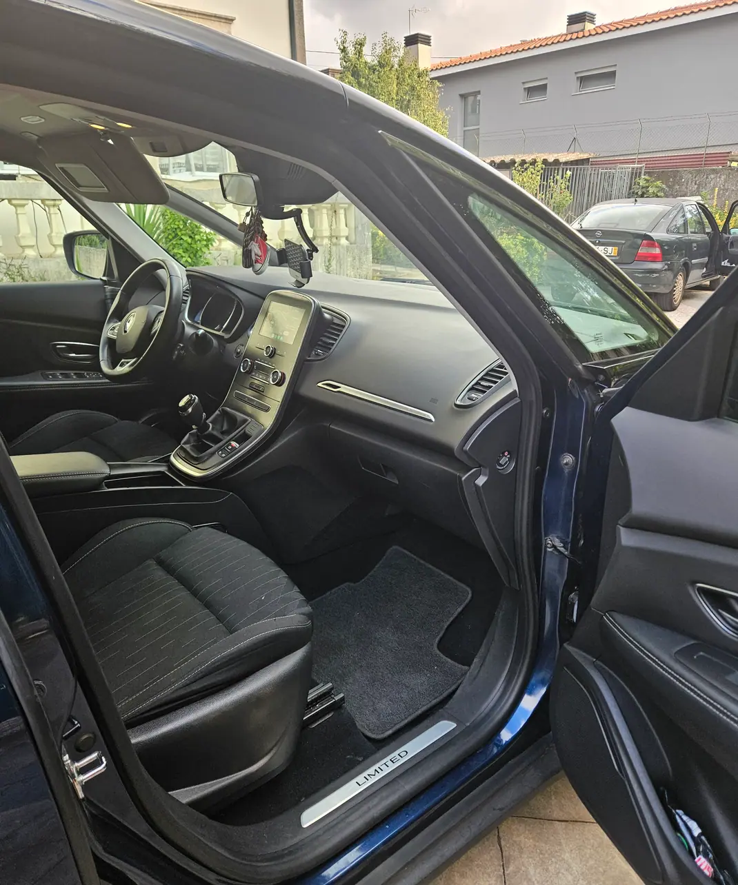 Renault Scénic 2019 - 15800 EUR, 92000 km - 92000km - foto 7 de 9