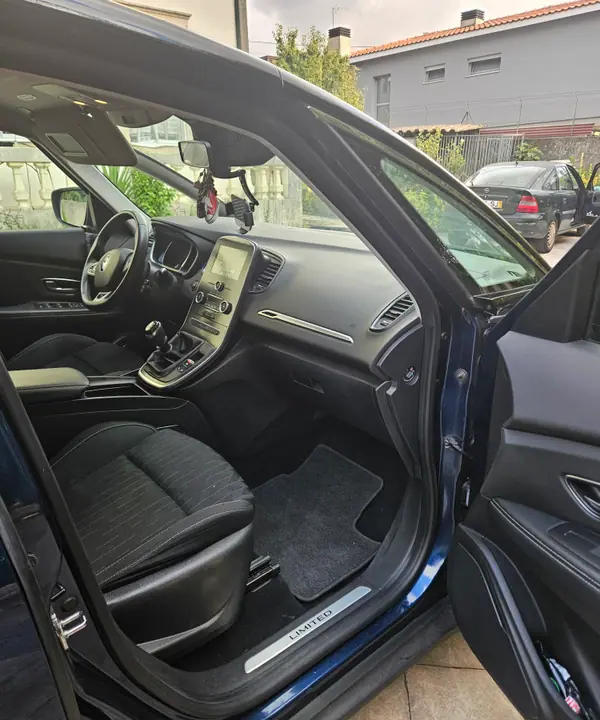 Renault Scénic 2019 - 17500 EUR, 91000 km - AUTO.MOTO.pt - 91000km - foto 7 de 9