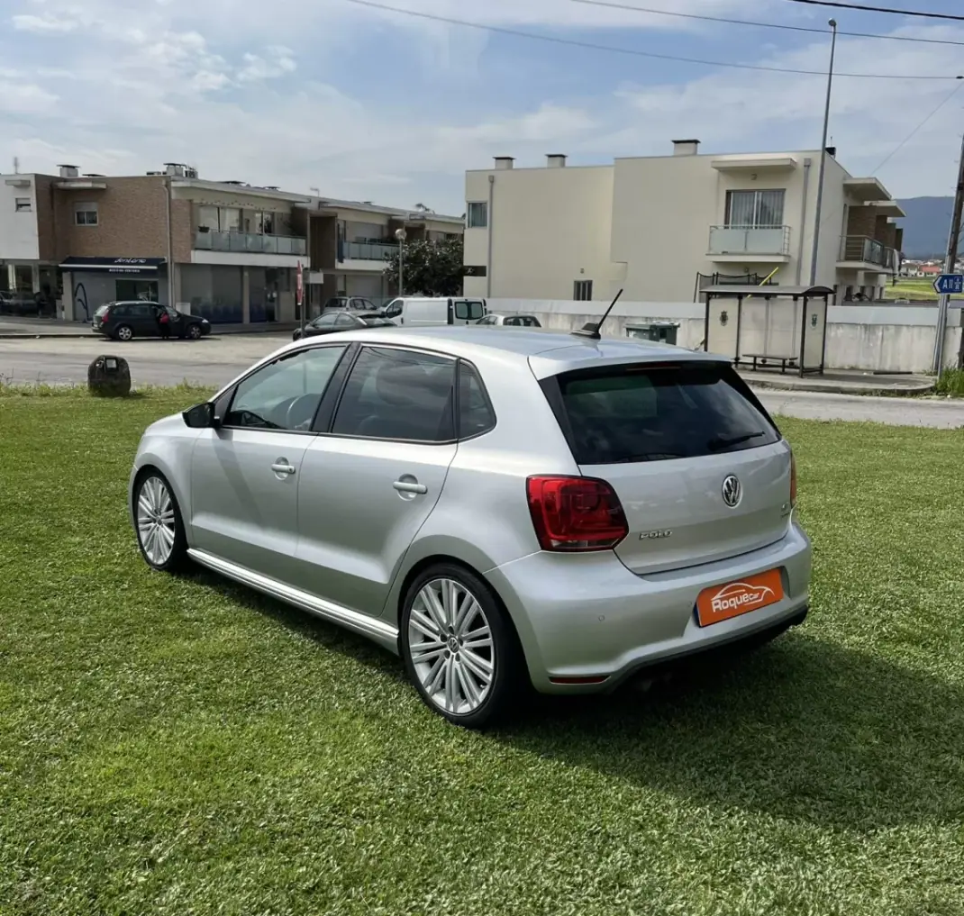 Volkswagen Polo 2013 - 12900 EUR, 150000 km - AUTO.MOTO.pt - 150000km - foto 8 de 13