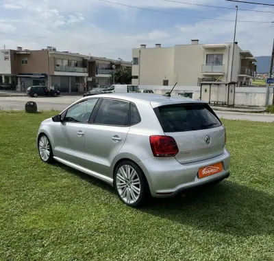 Volkswagen Polo 2013 - 12900 EUR, 150000 km - AUTO.MOTO.pt - 150000km - foto 8 de 13