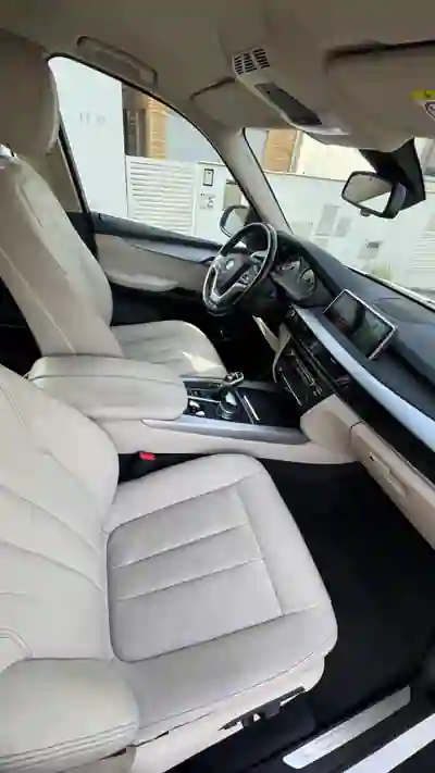 BMW X5 2016 - 21000 EUR, 230000 km - AUTO.MOTO.pt - 230000km - foto 7 de 23