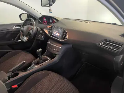 Peugeot 308 2020 - 9750 EUR, 112000 km - 112000km - foto 16 de 30