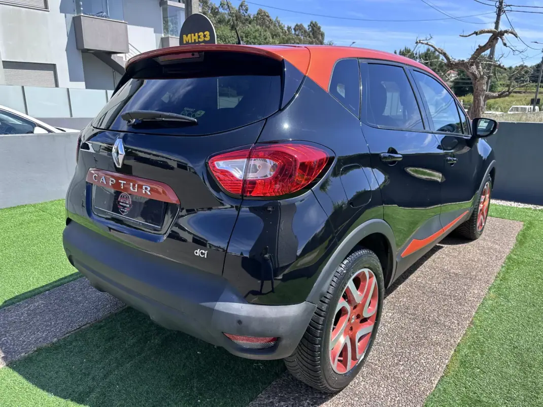 Renault Captur 2014 - 9900 EUR, 217000 km - AUTO.MOTO.pt - 217000km - foto 8 de 60