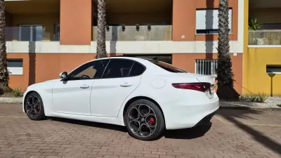 Alfa Romeo Giulia 2022 - 37480 EUR, 65000 km - AUTO.MOTO.pt - 65000km - foto 14 de 19