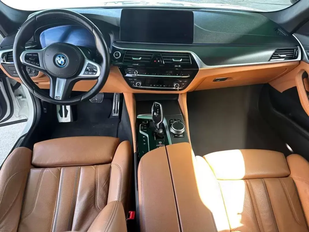 BMW 530e 2021 - 33900 EUR, 101252 km - AUTO.MOTO.pt - 101252km - foto 17 de 28