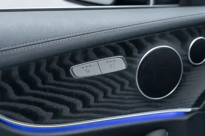 Mercedes-Benz E 220 2021 - 49950 EUR, 64000 km - AUTO.MOTO.pt - 64000km - foto 25 de 60