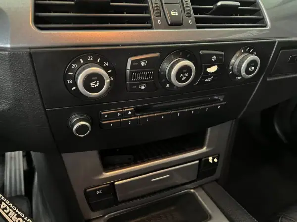 BMW 520 2010 - 7900 EUR, 400405 km - AUTO.MOTO.pt - 400405km - foto 10 de 16