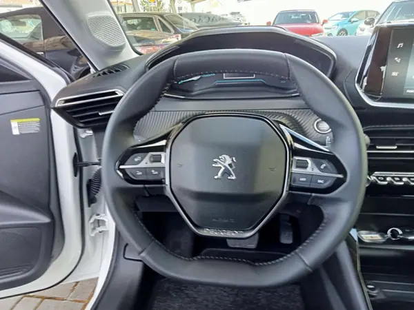 Peugeot e-208 2022 - 26950 EUR, 9000 km - AUTO.MOTO.pt - 9000km - foto 18 de 33