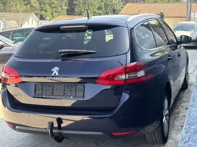 Peugeot 308 SW 2015 - 7500 EUR, 178000 km - AUTO.MOTO.pt - 178000km - foto 8 de 19