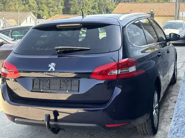 Peugeot 308 SW 2015 - 7500 EUR, 178000 km - AUTO.MOTO.pt - 178000km - foto 8 de 19