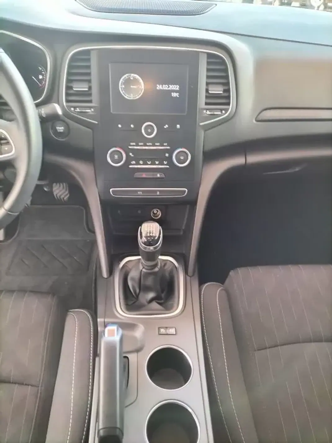 Renault Mégane Sport Tourer 2019 - 17950 EUR, 80000 km - AUTO.MOTO.pt - 80000km - foto 8 de 13