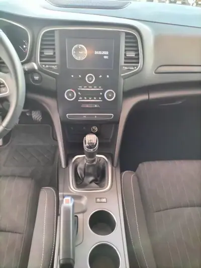 Renault Mégane Sport Tourer 2019 - 17950 EUR, 80000 km - AUTO.MOTO.pt - 80000km - foto 8 de 13