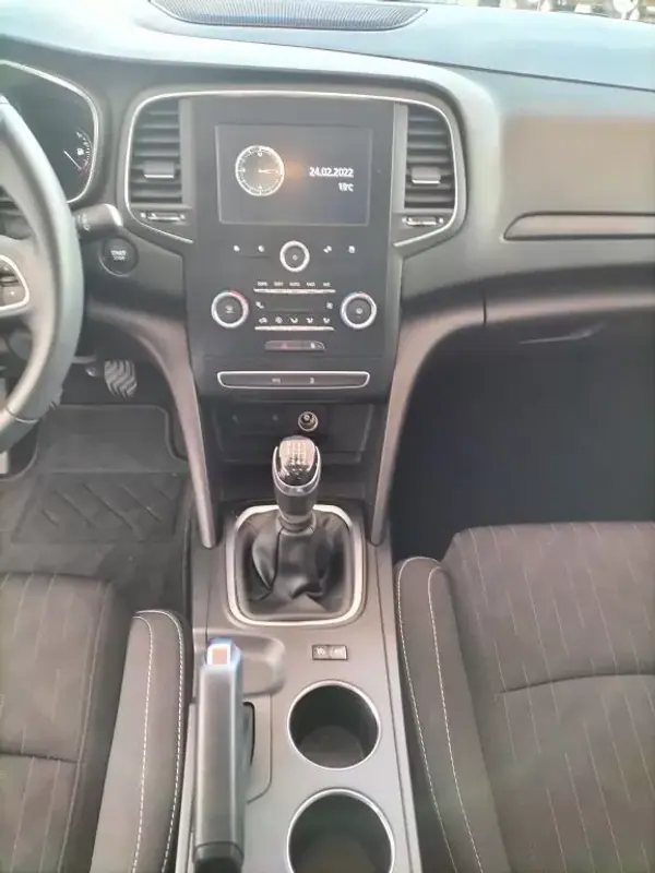 Renault Mégane Sport Tourer 2019 - 17950 EUR, 80000 km - AUTO.MOTO.pt - 80000km - foto 8 de 13