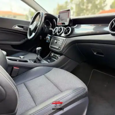 Mercedes-Benz CLA 180 2015 - 17500 EUR, 184000 km - AUTO.MOTO.pt - 184000km - foto 9 de 22