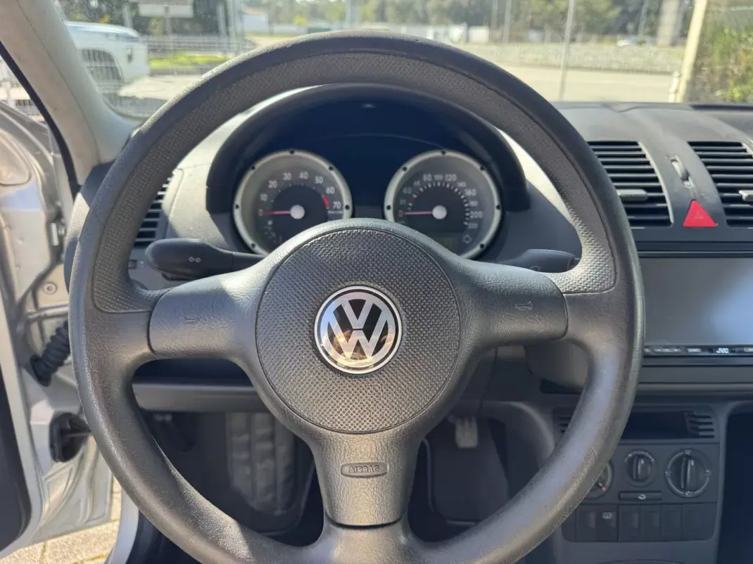 Volkswagen Polo 2001 - 2750 EUR, 146000 km - AUTO.MOTO.pt - 146000km - foto 15 de 18