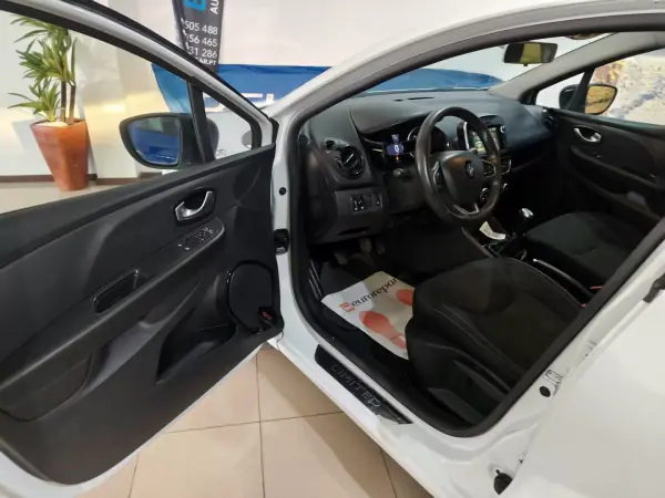 Renault Clio 2019 - 10990 EUR, 99000 km - AUTO.MOTO.pt - 99000km - foto 9 de 24