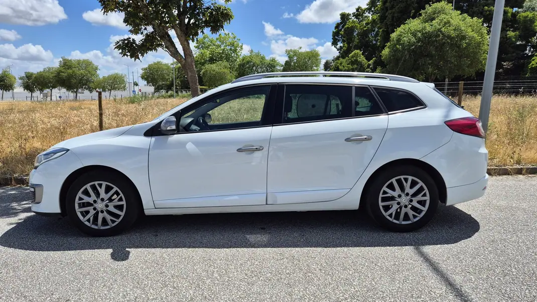 Renault Mégane 2016 - 11400 EUR, 160000 km - AUTO.MOTO.pt - 160000km - foto 1 de 9