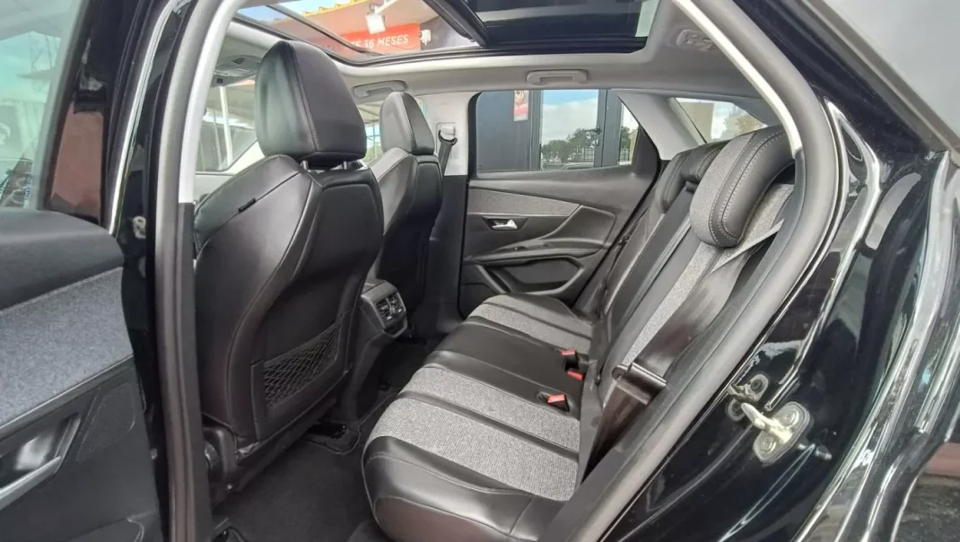 Peugeot 3008 2018 - 20990 EUR, 105000 km - AUTO.MOTO.pt - 105000km - foto 31 de 47