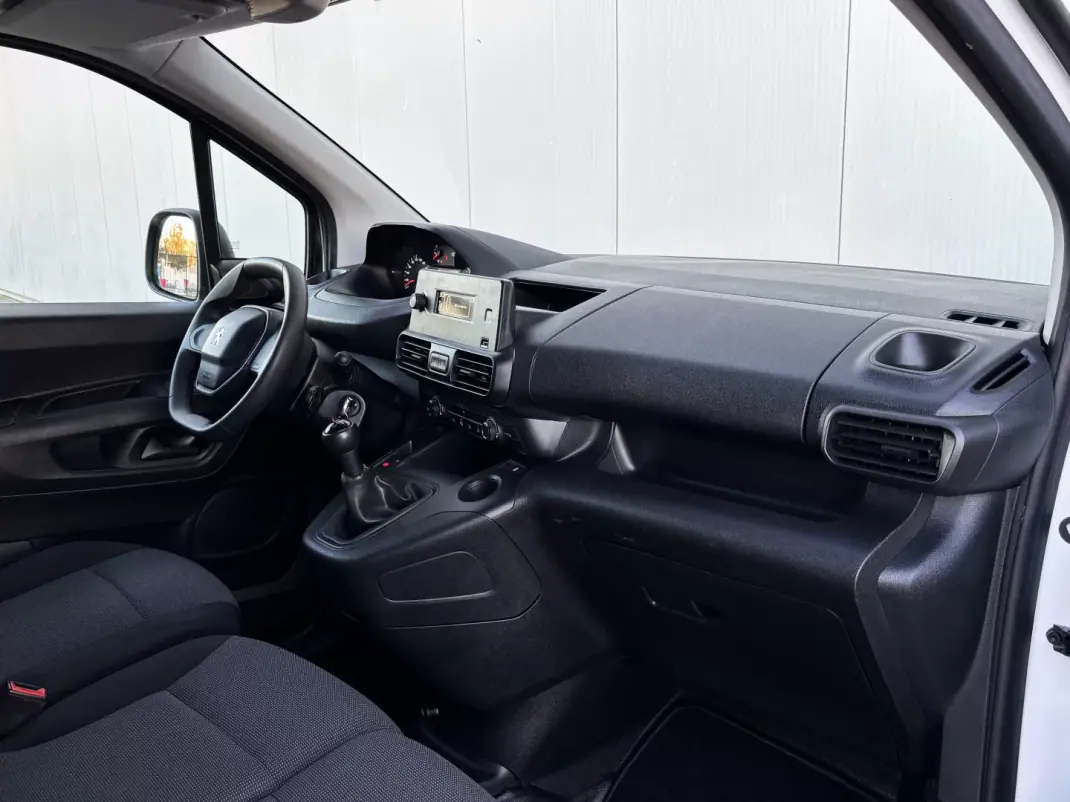 Peugeot PARTNER 1.6 BLUEHDI 3 LUGARES 2019 - 13900 EUR, 97000 km - AUTO.MOTO.pt - 97000km - foto 31 de 34