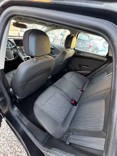 Opel Astra Sports Tourer 2015 - 8999 EUR, 276000 km - AUTO.MOTO.pt - 276000km - foto 7 de 8