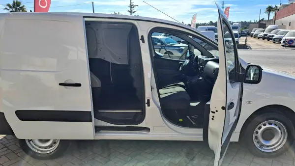 Citroën Berlingo 2016 - 9900 EUR, 218219 km - AUTO.MOTO.pt - 218219km - foto 4 de 19