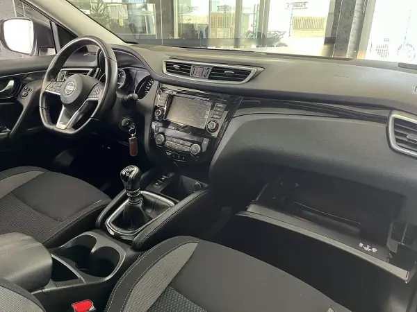 Nissan Qashqai 2019 - 18900 EUR, 106352 km - AUTO.MOTO.pt - 106352km - foto 6 de 22