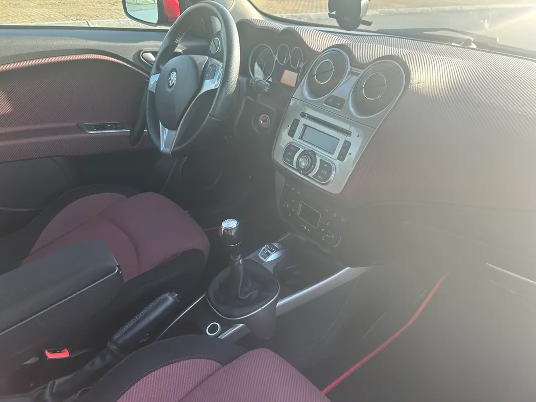 Alfa Romeo MiTo 2010 - 6950 EUR, 170000 km - AUTO.MOTO.pt - 170000km - foto 5 de 10