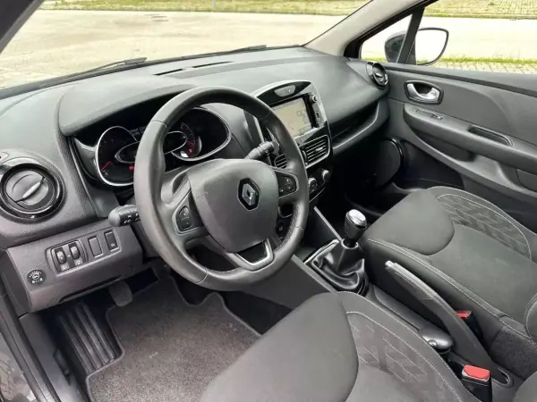 Renault Clio 2019 - 11490 EUR, 113000 km - AUTO.MOTO.pt - 113000km - foto 10 de 19